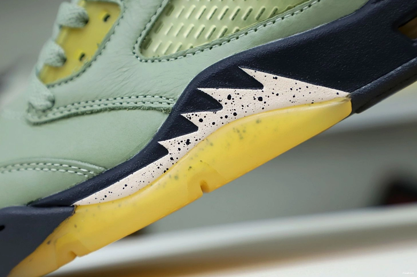JORDAN 5 